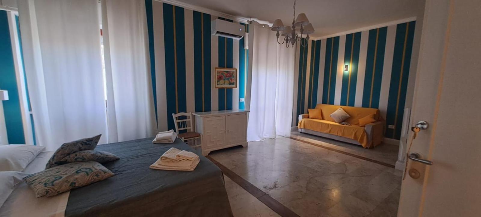 Bed and Breakfast Chez Tata' - Sce Tata Rossano Stazione Экстерьер фото