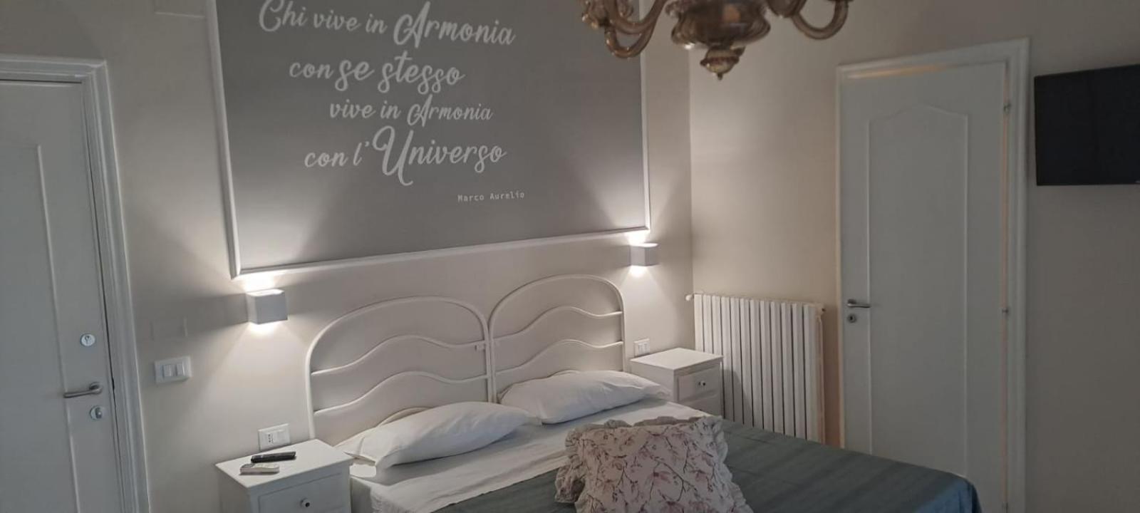 Bed and Breakfast Chez Tata' - Sce Tata Rossano Stazione Экстерьер фото